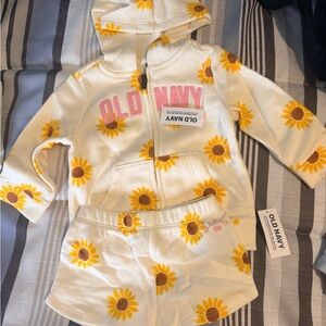 Bundle deal 8 brand new outfits 6-12 months (old navy, carters)